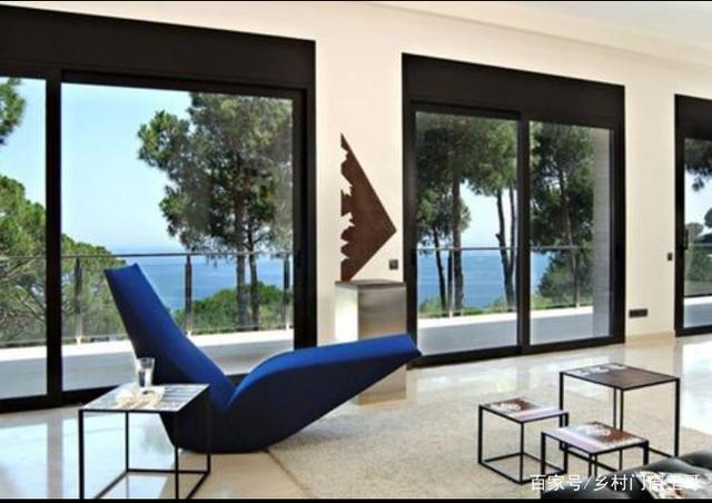 铝合金门窗设计时要考虑到以下几个因素:(1)使用环境,建筑风格与构造